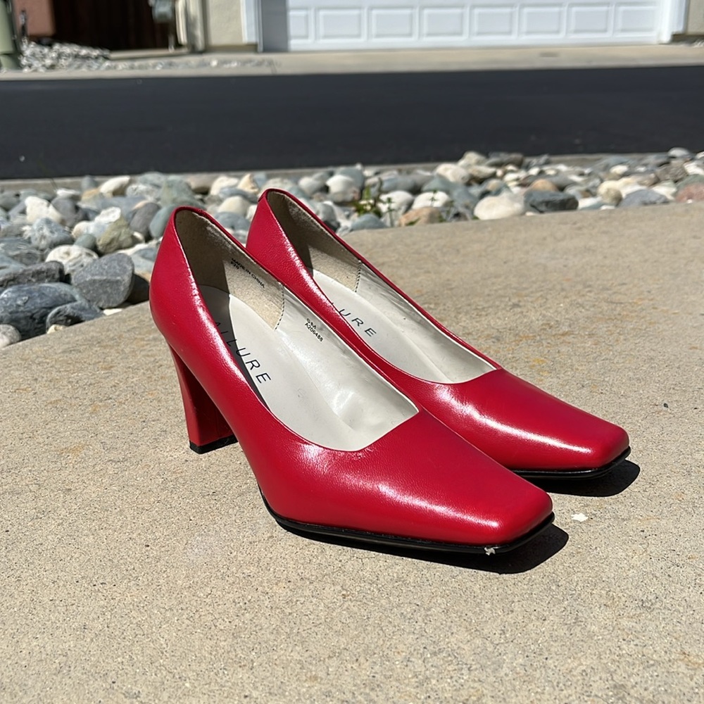 Allure Vintage Heels. Womens size 6